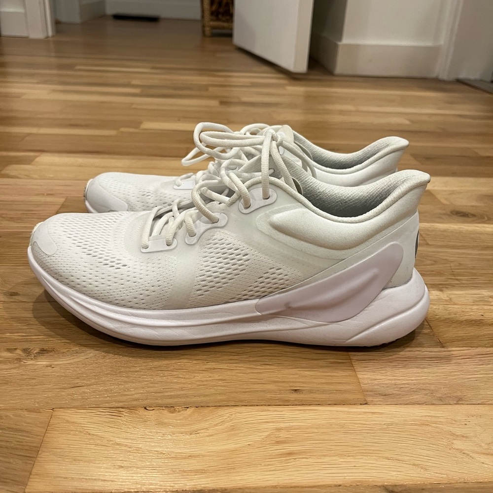 LULULEMON WOMENS BLISSFEEL RUNNING SHOES
